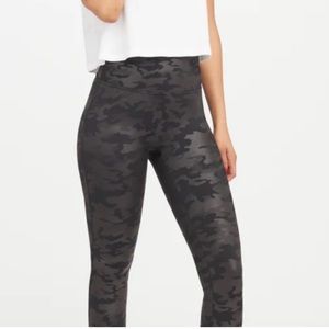 NWOT SPANX FAUX LEATHER CAMO LEGGINGS sz 1X